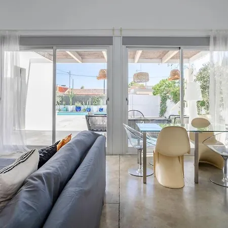 Paloma With Private Pool, Located 350m To The Sea And Tram Station! Dom wakacyjny *