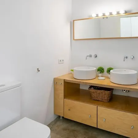 Paloma With Private Pool, Located 350m To The Sea And Tram Station! Holiday home