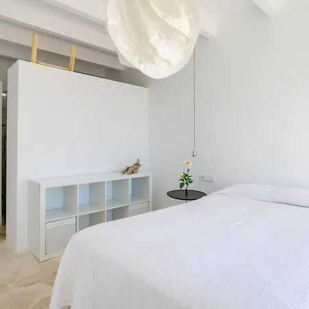 Paloma With Private Pool, Located 350m To The Sea And Tram Station! Holiday home Alicante