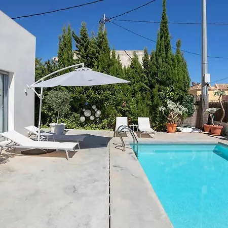 Paloma With Private Pool, Located 350m To The Sea And Tram Station! Holiday home *