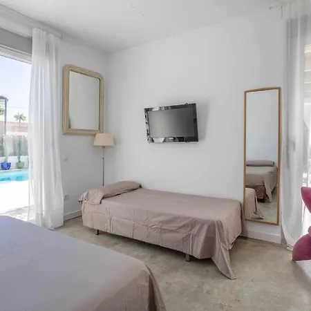 Paloma With Private Pool, Located 350m To The Sea And Tram Station! Alicante