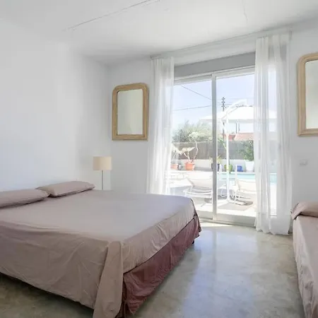 Paloma With Private Pool, Located 350m To The Sea And Tram Station!
