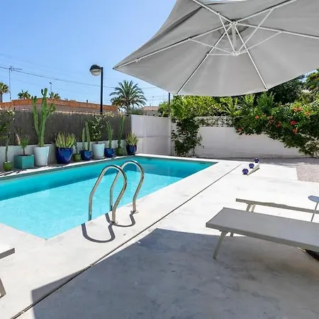 Paloma With Private Pool, Located 350m To The Sea And Tram Station! Holiday home *