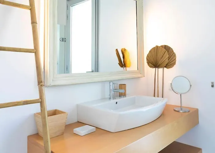 Paloma With Private Pool, Located 350m To The Sea And Tram Station!