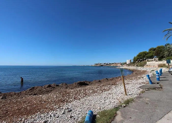 Paloma With Private Pool, Located 350m To The Sea And Tram Station! Prázdninový dům